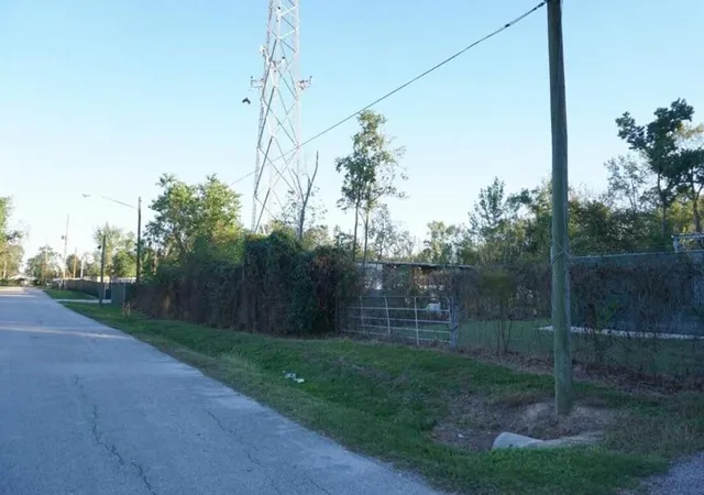 1st image of 424 S Avenue D, Humble, TX 77338 | MLS# 82812598