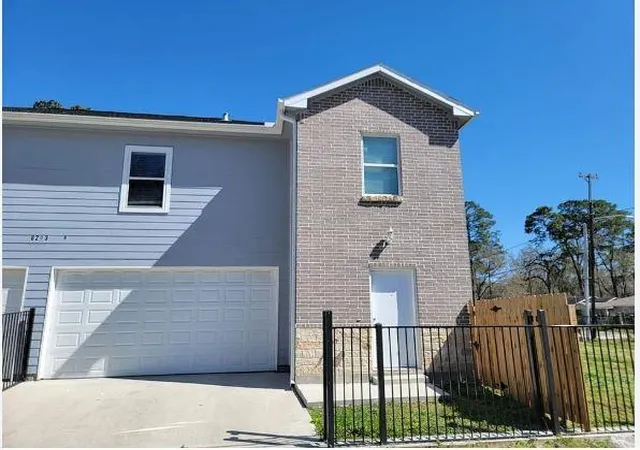 1st image of 8203 Oak Knoll Ln #B, Houston, TX 77028 | MLS# 9856374