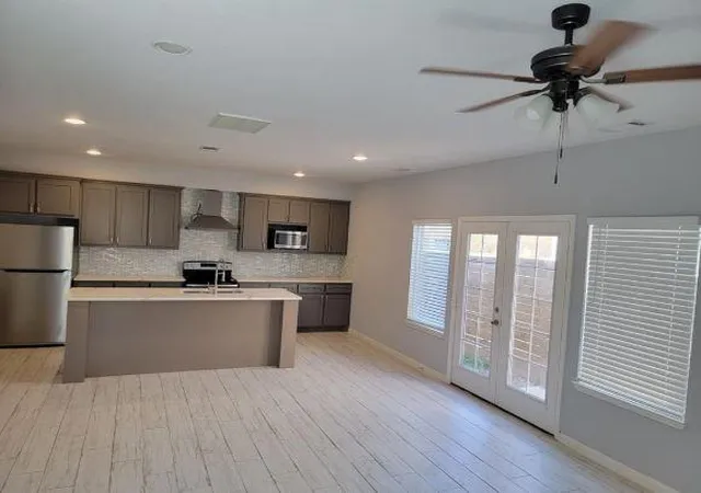 Photo 3 of Townhouse for sale at 8203 Oak Knoll Ln #B, Houston, TX 77028 | MLS# 9856374 | Listing updated on 2026-06-29