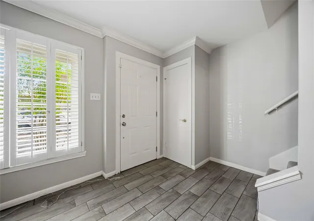 Listing Photo 4 - Condo for sale in building located at 5223 Arboles Dr, Houston, TX 77035