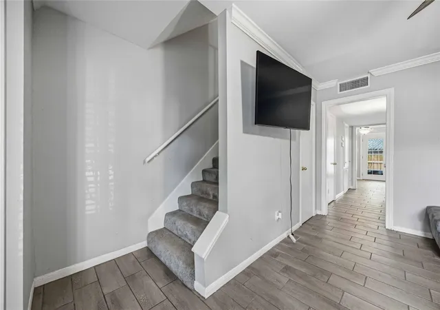 Listing Photo 5 - Condo for sale in building located at 5223 Arboles Dr, Houston, TX 77035
