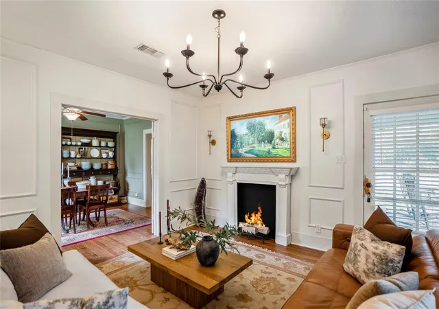 Single family home for sale at 907 Clinton St, Brenham, TX 77833 | MLS# 67614019