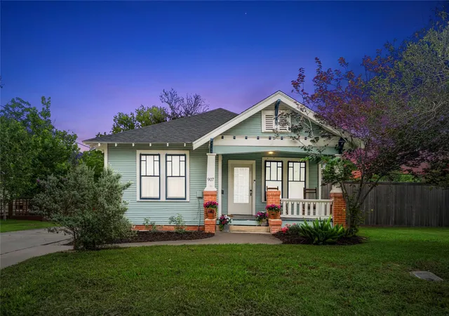 Photo 2 of Single family home for sale at 907 Clinton St, Brenham, TX 77833 | MLS# 67614019 | Listing updated on 2026-08-28