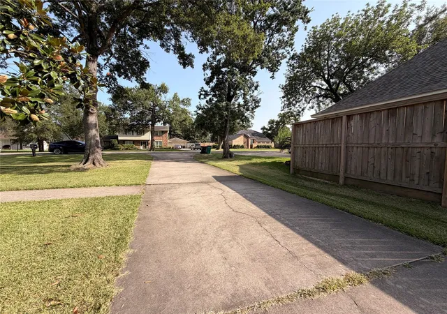 39th image of 222 Pin Oak Dr, Baytown, TX 77520 | MLS# 82750017