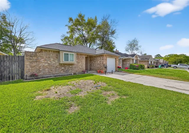 Photo 2 of Single family home for sale at 2526 Spring Dusk Ln, Spring, TX 77373 | MLS# 32322253 | Listing updated on 2026-08-25