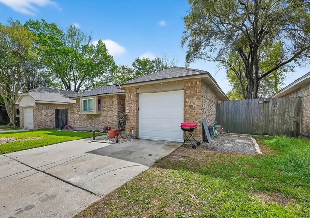 Photo 3 of Single family home for sale at 2526 Spring Dusk Ln, Spring, TX 77373 | MLS# 32322253 | Listing updated on 2026-08-25