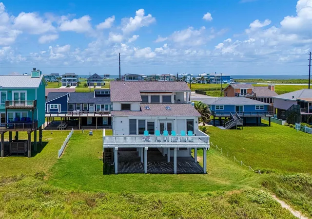 Photo 3 of Single family home for sale at 21220 Gulf Dr, Galveston, TX 77554 | MLS# 5416575 | Listing updated on 2026-09-27