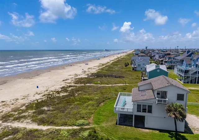 Photo 3 of Single family home for sale at 21220 Gulf Dr, Galveston, TX 77554 | MLS# 5416575 | Listing updated on 2026-09-27