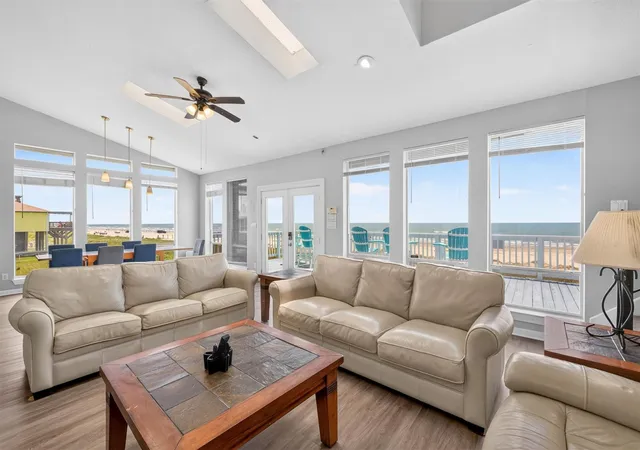 Photo 4 of Single family home for sale at 21220 Gulf Dr, Galveston, TX 77554 | MLS# 5416575 | Listing updated on 2026-09-27
