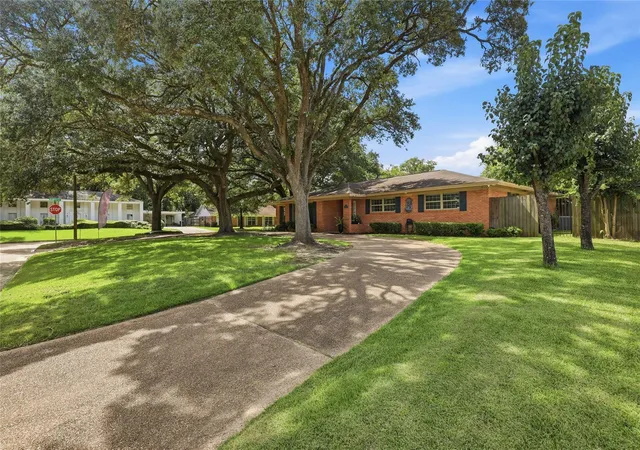 2nd image of 3890 Kenwood Dr, Beaumont, TX 77706 | MLS# 26847720