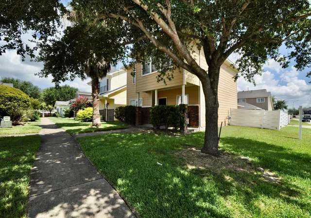 Photo 2 of Single family home for sale at 11750 Jelicoe Dr, Houston, TX 77047 | MLS# 77365211 | Listing updated on 2026-09-05