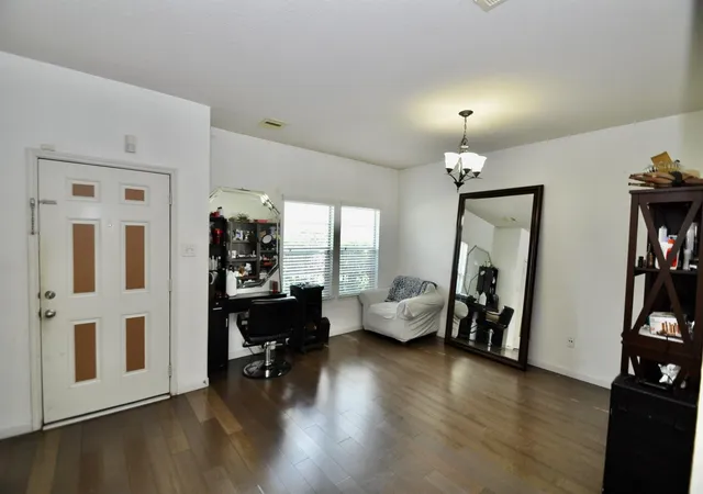 Photo 4 of Single family home for sale at 11750 Jelicoe Dr, Houston, TX 77047 | MLS# 77365211 | Listing updated on 2026-09-05