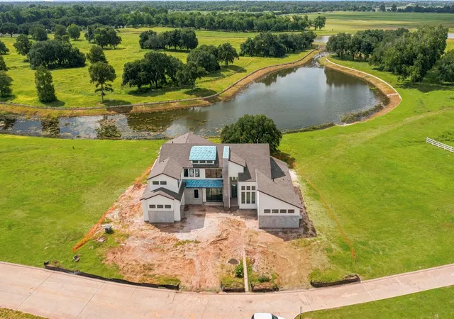 Photo 2 of Mansion for sale at 35623 Kinabalu Way, Simonton, TX 77476 | MLS# 92577081 | Listing updated on 2026-08-07