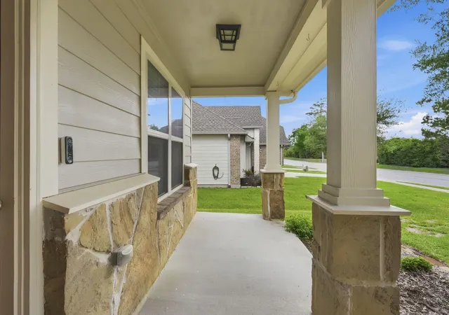 Photo 3 of Single family home for sale at 130 Emery Oak Way, Huntsville, TX 77320 | MLS# 5355231 | Listing updated on 2026-09-04