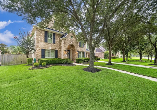 Photo 2 of Sale Pending at 5919 Majestic Pines Dr, Kingwood, TX 77345 | MLS# 16525782 | Listing updated on 2026-09-09