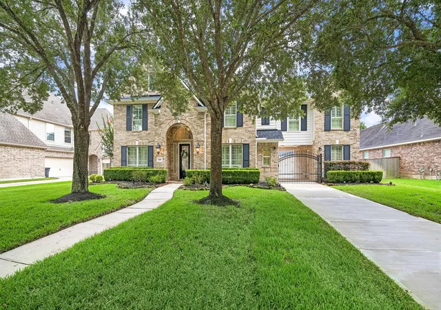 Photo 3 of Sale Pending at 5919 Majestic Pines Dr, Kingwood, TX 77345 | MLS# 16525782 | Listing updated on 2026-09-09