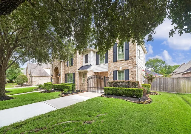 Photo 3 of Sale Pending at 5919 Majestic Pines Dr, Kingwood, TX 77345 | MLS# 16525782 | Listing updated on 2026-09-09