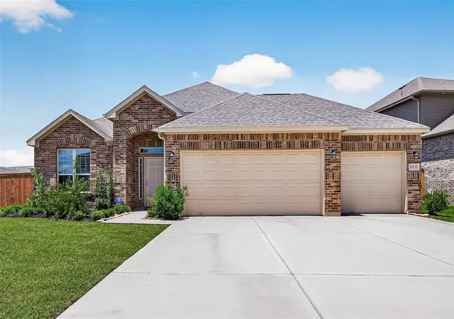 Photo 1 of Single family home for sale at 10535 Amador Peak Dr, Rosharon, TX 77583 | MLS# 27623513 | Listing updated on 2026-10-03