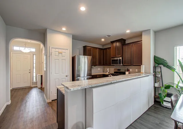 Photo 4 of Single family home for sale at 10535 Amador Peak Dr, Rosharon, TX 77583 | MLS# 27623513 | Listing updated on 2026-10-03