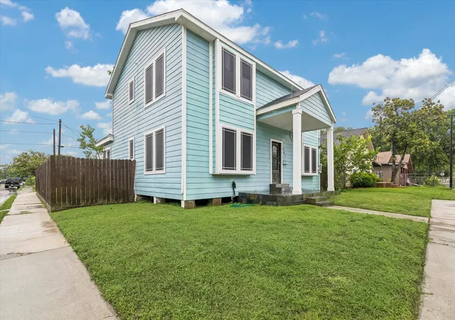 1st image of 601 W Cleveland St, Baytown, TX 77520 | MLS# 4109563