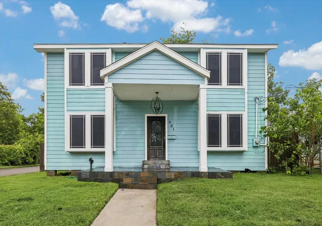4th image of 601 W Cleveland St, Baytown, TX 77520 | MLS# 4109563
