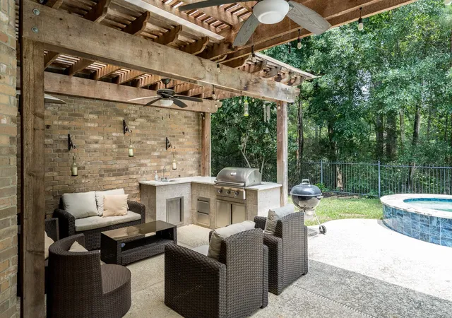 3rd image of 11 Dahlia Trail Pl, Spring, TX 77382 | MLS# 10461056