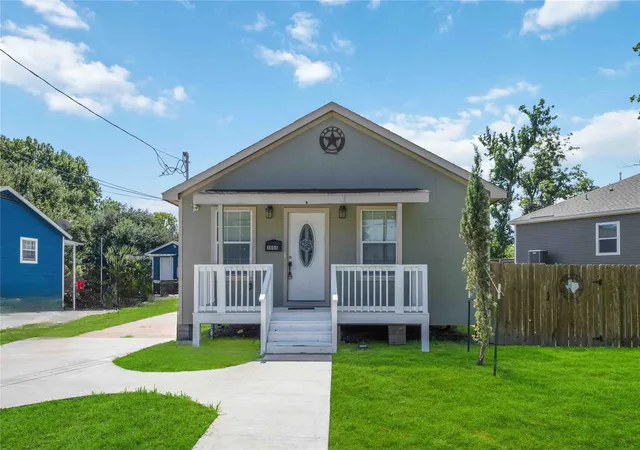 2nd image of 3606 Chickering St, Houston, TX 77026 | MLS# 81027087