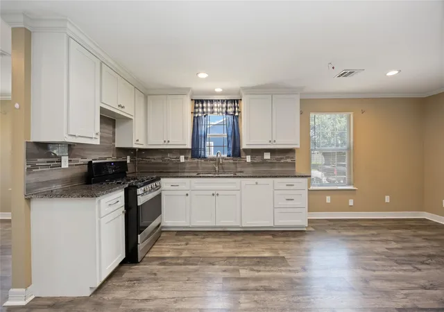 image of 3606 Chickering St, Houston, TX 77026 | MLS# 81027087