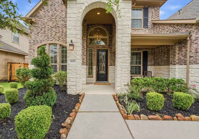 Photo 2 of Sale Pending at 28051 Drifters Bnd Dr, Spring, TX 77386 | MLS# 15700191 | Listing updated on 2026-09-17