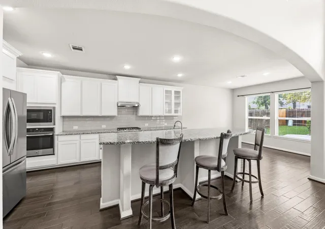 Photo 4 of Sale Pending at 28051 Drifters Bnd Dr, Spring, TX 77386 | MLS# 15700191 | Listing updated on 2026-09-17