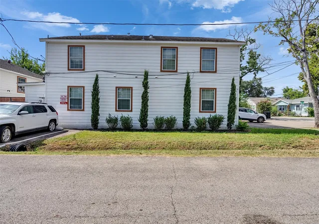 4th image of 2514 Gano St, Houston, TX 77009 | MLS# 85658305