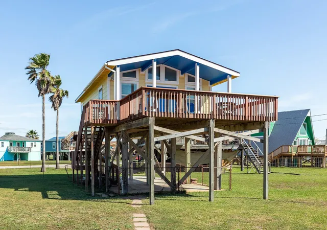 Homes for sale in Surfside Beach, TX | 819 Sea Shell Dr, Surfside Beach, TX 77541 | MLS# 70401562
