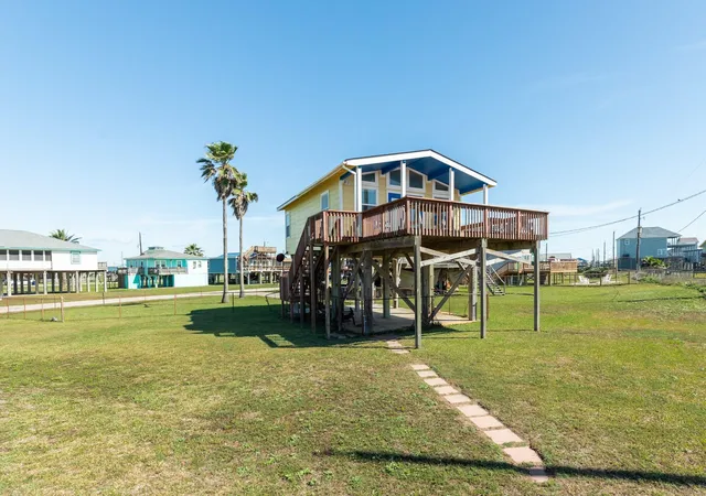 Homes for sale in Surfside Beach, TX | 819 Sea Shell Dr, Surfside Beach, TX 77541 | MLS# 70401562
