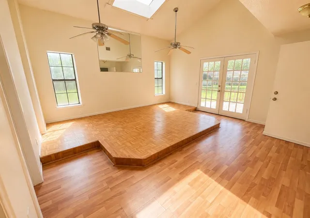 Photo 3 of Sale Pending at 222 E Southland Ave, Alvin, TX 77511 | MLS# 23789569 | Listing updated on 2026-09-14