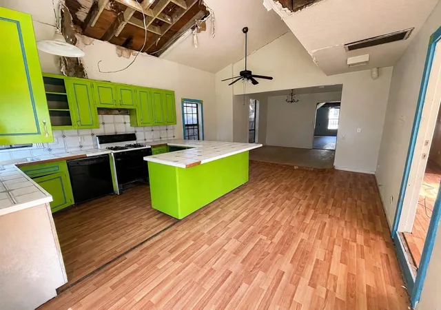 Photo 4 of Sale Pending at 222 E Southland Ave, Alvin, TX 77511 | MLS# 23789569 | Listing updated on 2026-09-14