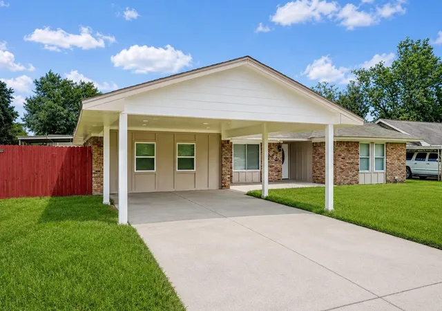 Photo 2 of Single family home for sale at 203 Doverfield Dr, Houston, TX 77037 | MLS# 9676746 | Listing updated on 2026-09-11