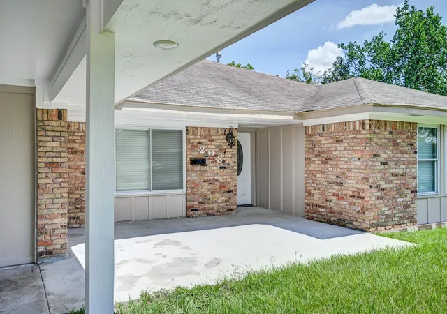 Photo 3 of Single family home for sale at 203 Doverfield Dr, Houston, TX 77037 | MLS# 9676746 | Listing updated on 2026-09-11