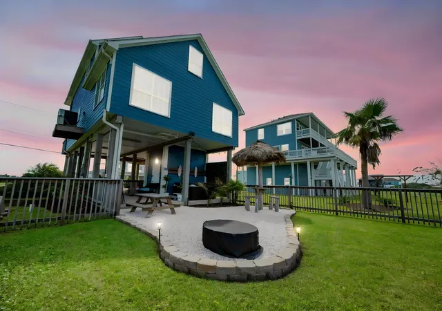 Photo 3 of Single family home for sale at 18115 Shaman Dr, Galveston, TX 77554 | MLS# 59509996 | Listing updated on 2026-08-03
