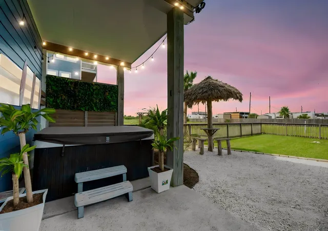 Photo 3 of Single family home for sale at 18115 Shaman Dr, Galveston, TX 77554 | MLS# 59509996 | Listing updated on 2026-08-03