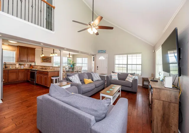 Photo 4 of Single family home for sale at 18115 Shaman Dr, Galveston, TX 77554 | MLS# 59509996 | Listing updated on 2026-08-03