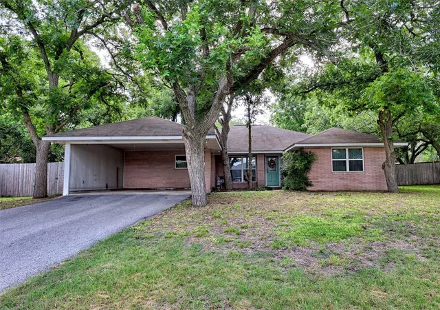 1st image of 725 S Market St, Flatonia, TX 78941 | MLS# 41228733