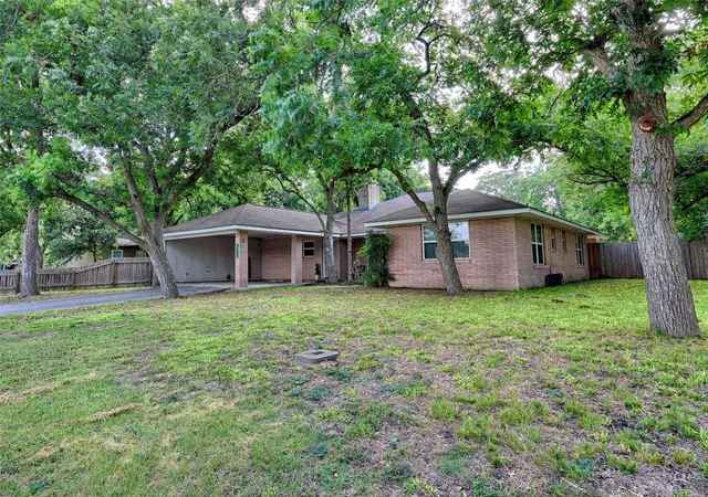 2nd image of 725 S Market St, Flatonia, TX 78941 | MLS# 41228733