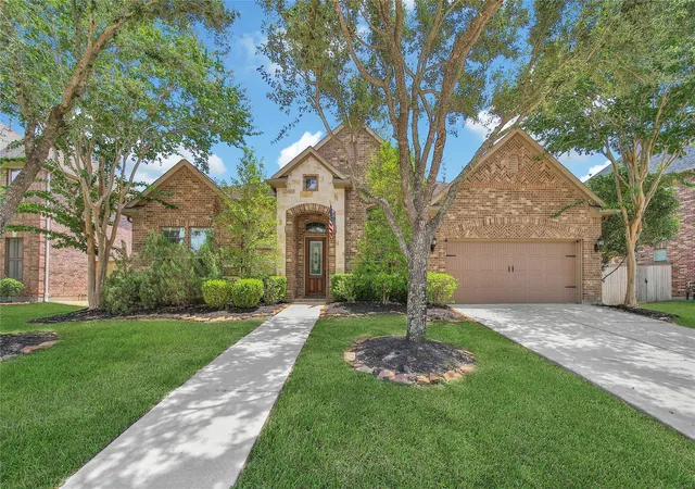 Photo 2 of Sale Pending at 10118 Hutton Park Dr, Katy, TX 77494 | MLS# 62070922 | Listing updated on 2026-09-16