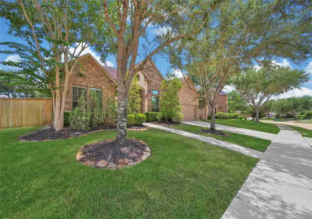Photo 3 of Sale Pending at 10118 Hutton Park Dr, Katy, TX 77494 | MLS# 62070922 | Listing updated on 2026-09-16