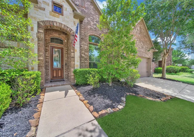 Photo 3 of Sale Pending at 10118 Hutton Park Dr, Katy, TX 77494 | MLS# 62070922 | Listing updated on 2026-09-16