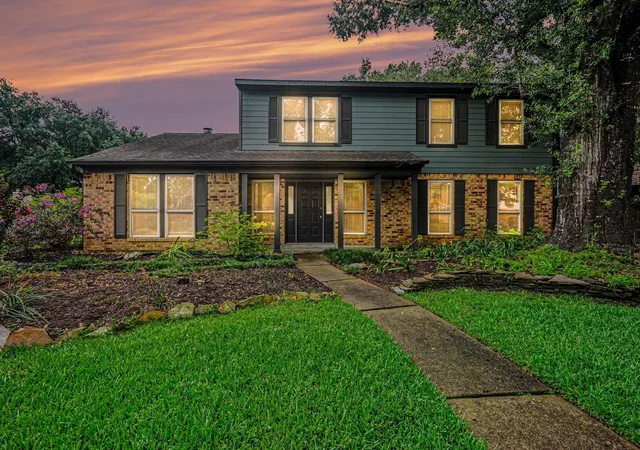 Photo 2 of Single family home for sale at 15703 Maple Manor Dr, Houston, TX 77095 | MLS# 17858931 | Listing updated on 2026-09-20