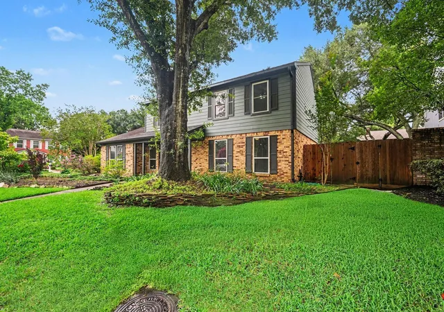 Photo 3 of Single family home for sale at 15703 Maple Manor Dr, Houston, TX 77095 | MLS# 17858931 | Listing updated on 2026-09-20