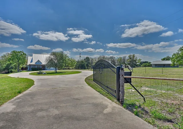 Homes for sale in Giddings, TX | 350 Owl Creek Rd, Giddings, TX 78942 | MLS# 68276005