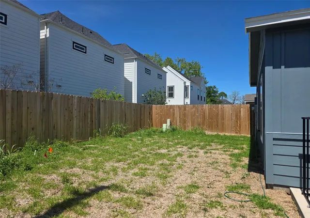 10th image of 9903 Dipping Woods St, Houston, TX 77076 | MLS# 92735310