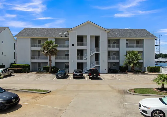 Homes for sale in Montgomery, TX | 168 Lake Pt Blvd, Montgomery, TX 77356